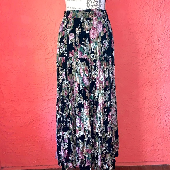 Vintage Dresses & Skirts - 🧜‍♀️Vintage Dark Floral Cottagecore Broomstick Maxi Skirt